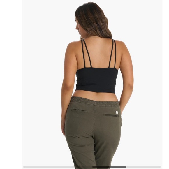 Vuori Halo Performance Crop - Picture 3 of 8